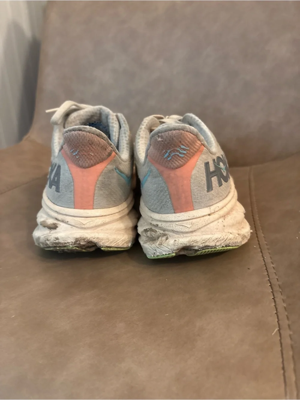 Hoka Clifton 9 cream peach comfortable walking running shoes size 7B